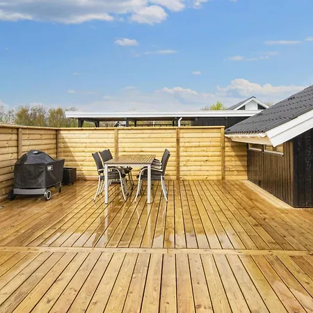 5 Person In Hemmet-by Traum Hemmet